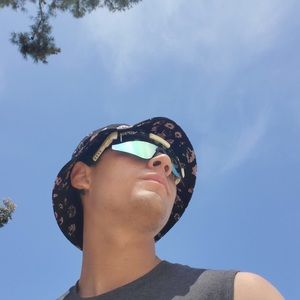 Meet your Posher, Damian